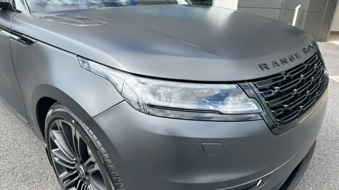 Land Rover Range Rover Velar 3.0 D300 MHEV Belgravia Edition Satin 5dr Auto Diesel Estate - Image 17